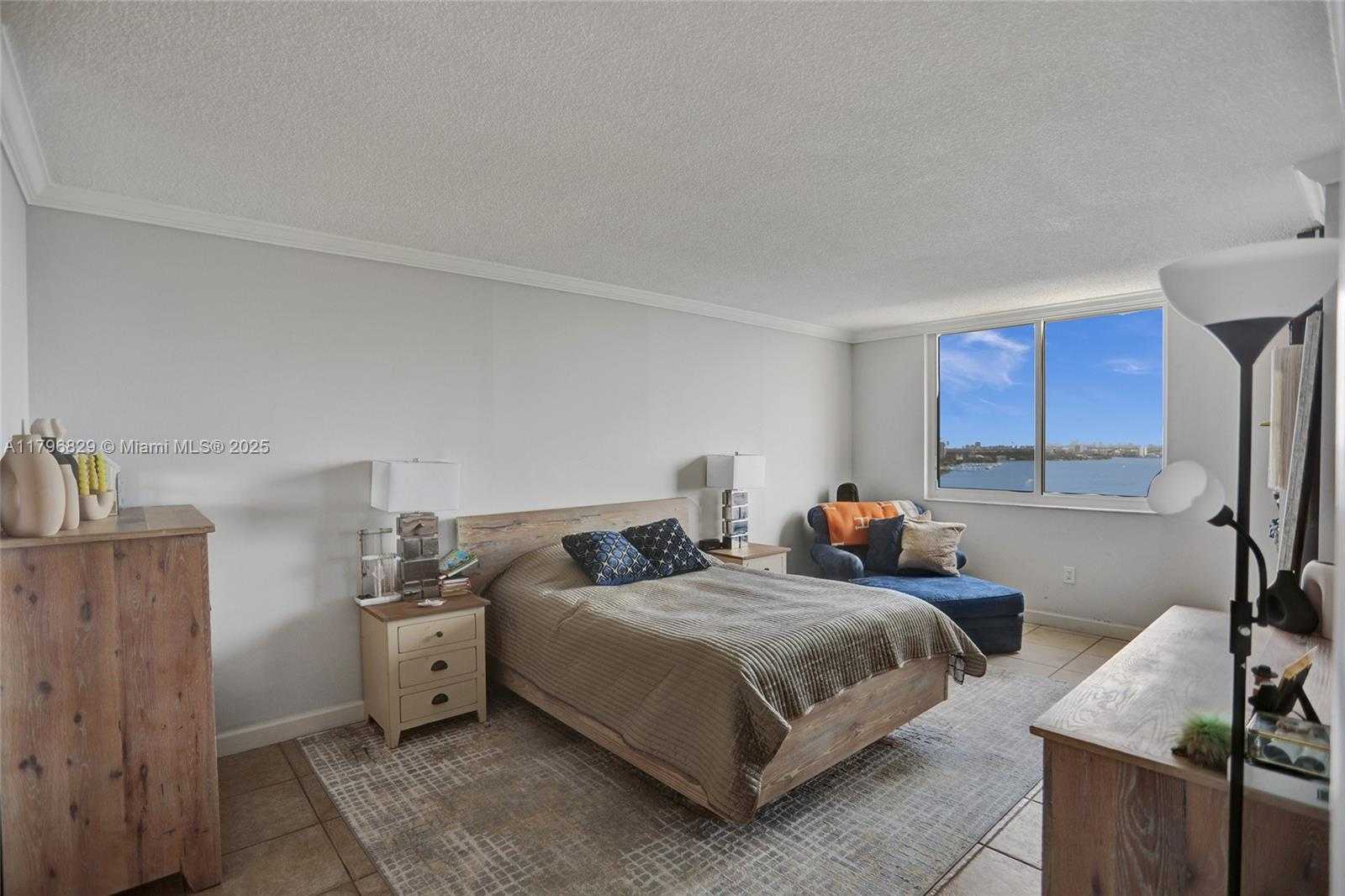 Small Image of 300 BAYVIEW DR #PH10, Sunny Isles Beach Number 17