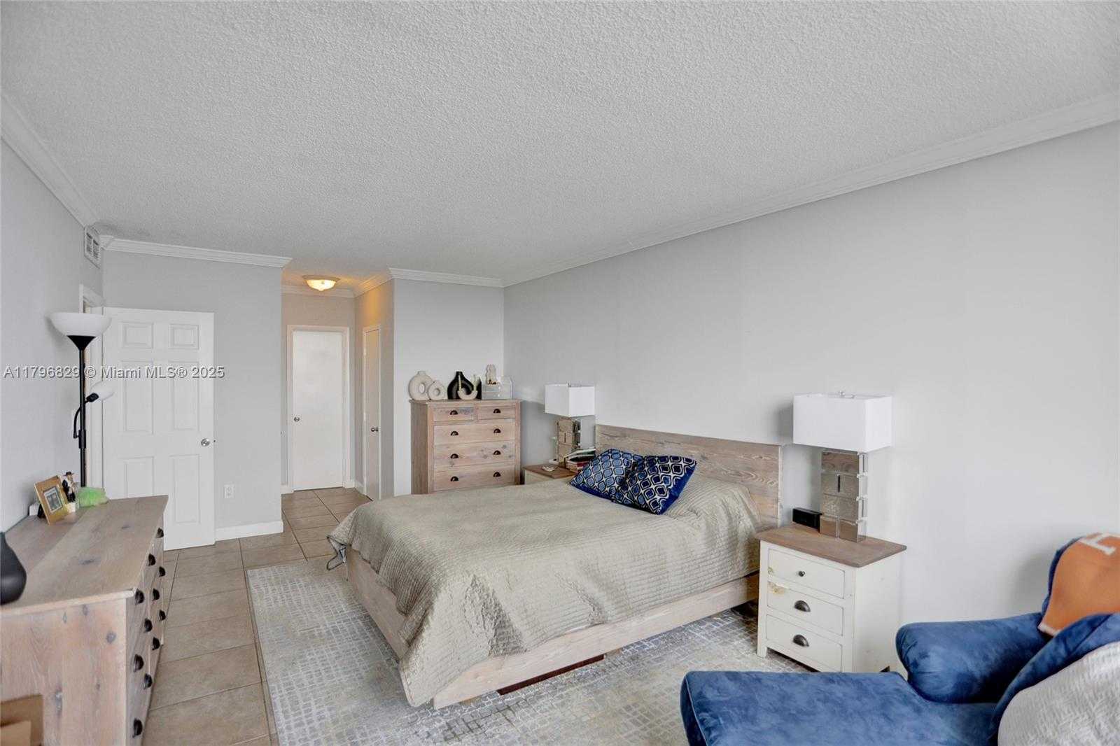 Small Image of 300 BAYVIEW DR #PH10, Sunny Isles Beach Number 19