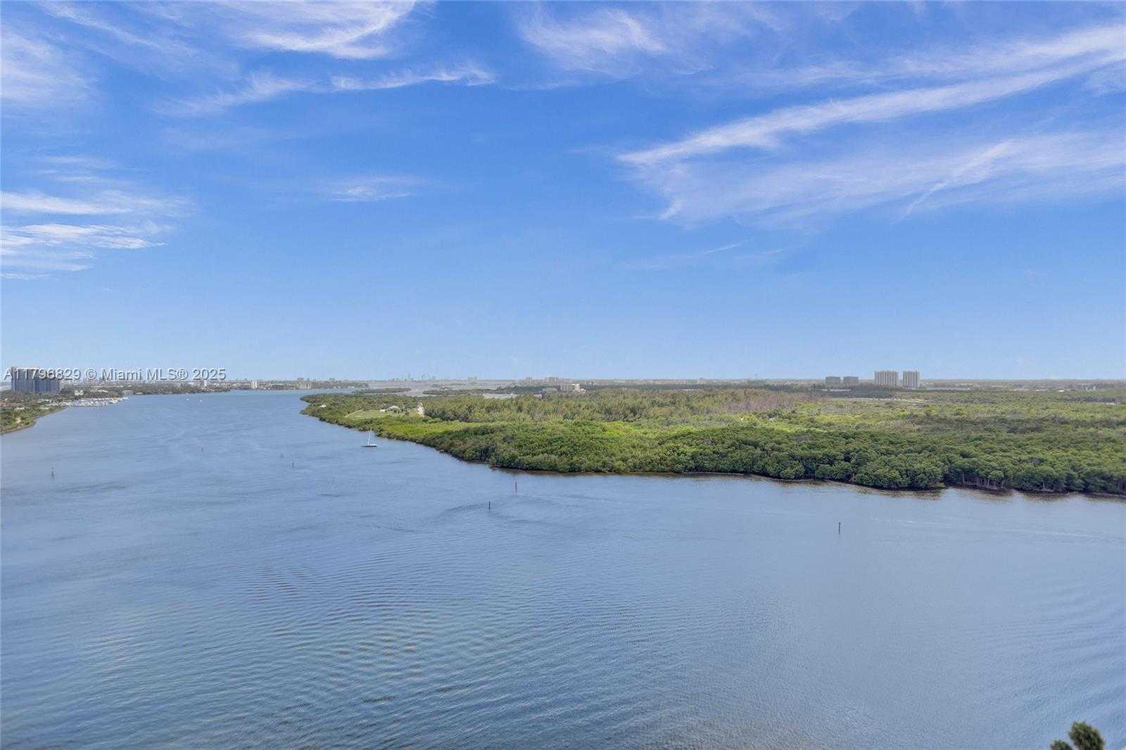 Small Image of 300 BAYVIEW DR #PH10, Sunny Isles Beach Number 2