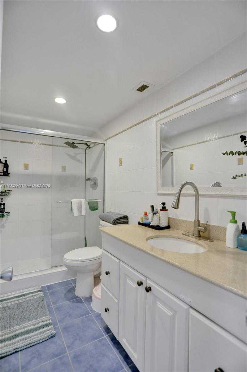 Small Image of 300 BAYVIEW DR #PH10, Sunny Isles Beach Number 25