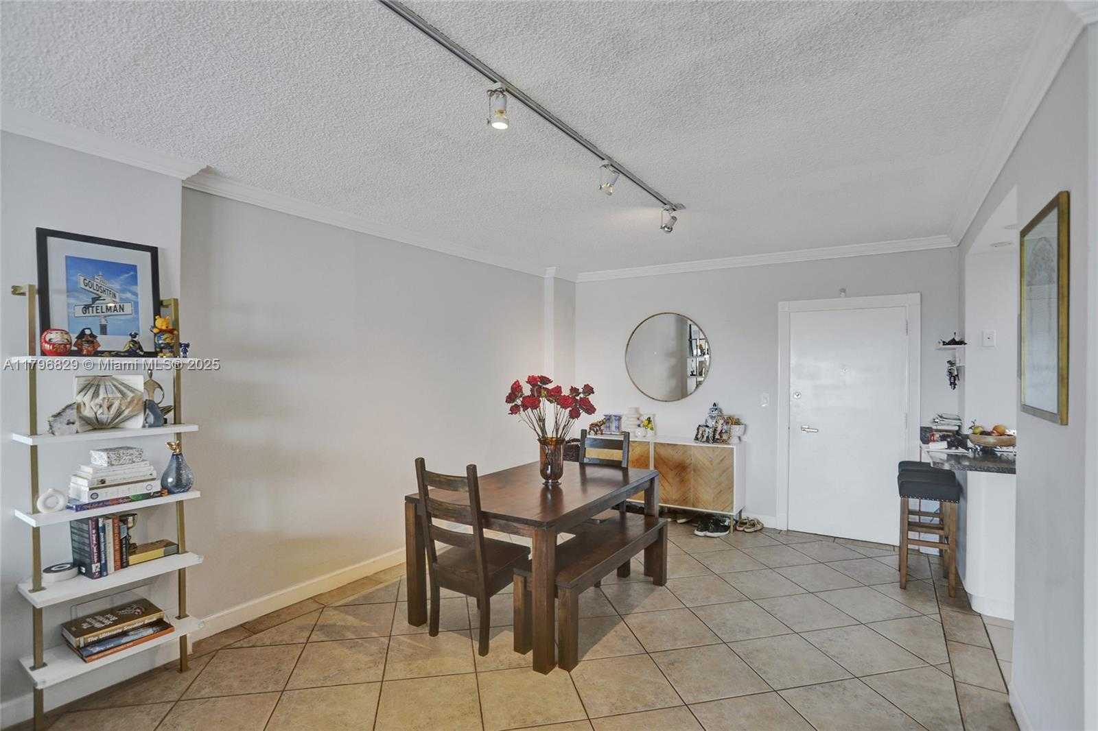 Small Image of 300 BAYVIEW DR #PH10, Sunny Isles Beach Number 6