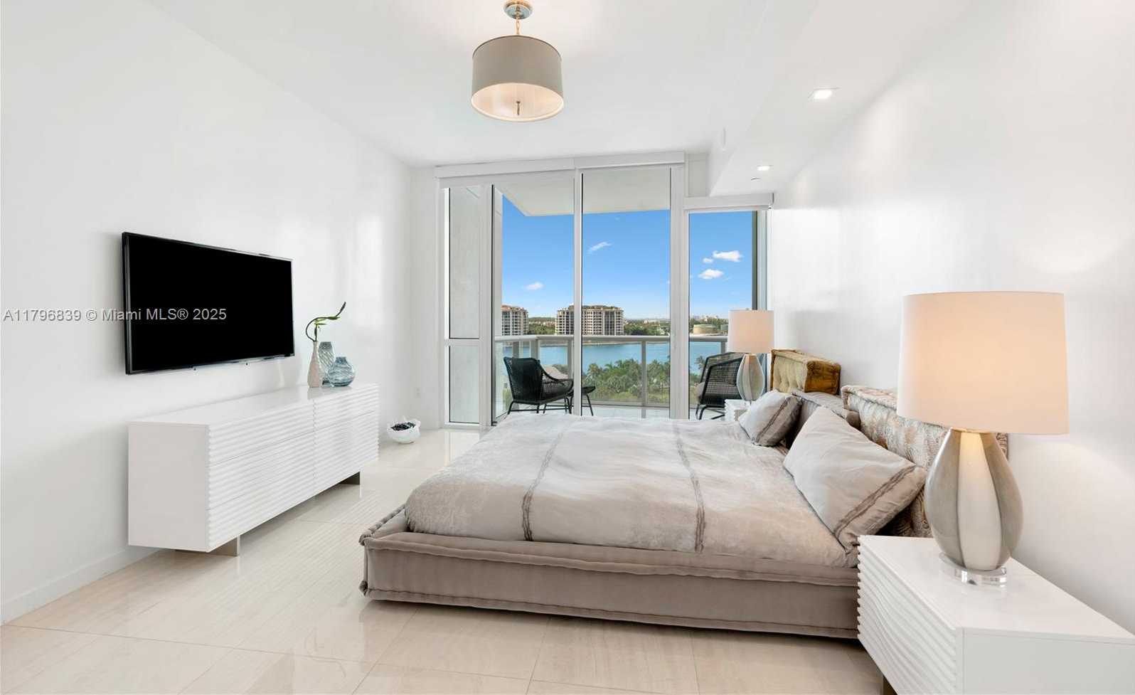 Small Image of 100 SOUTH POINTE DRIVE #903, Miami Beach Number 10