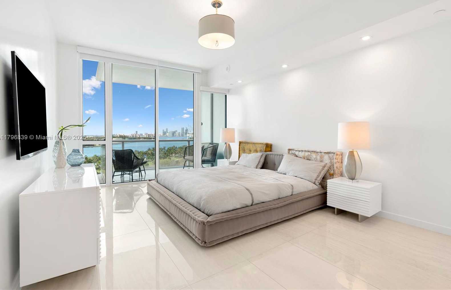 Small Image of 100 SOUTH POINTE DRIVE #903, Miami Beach Number 11