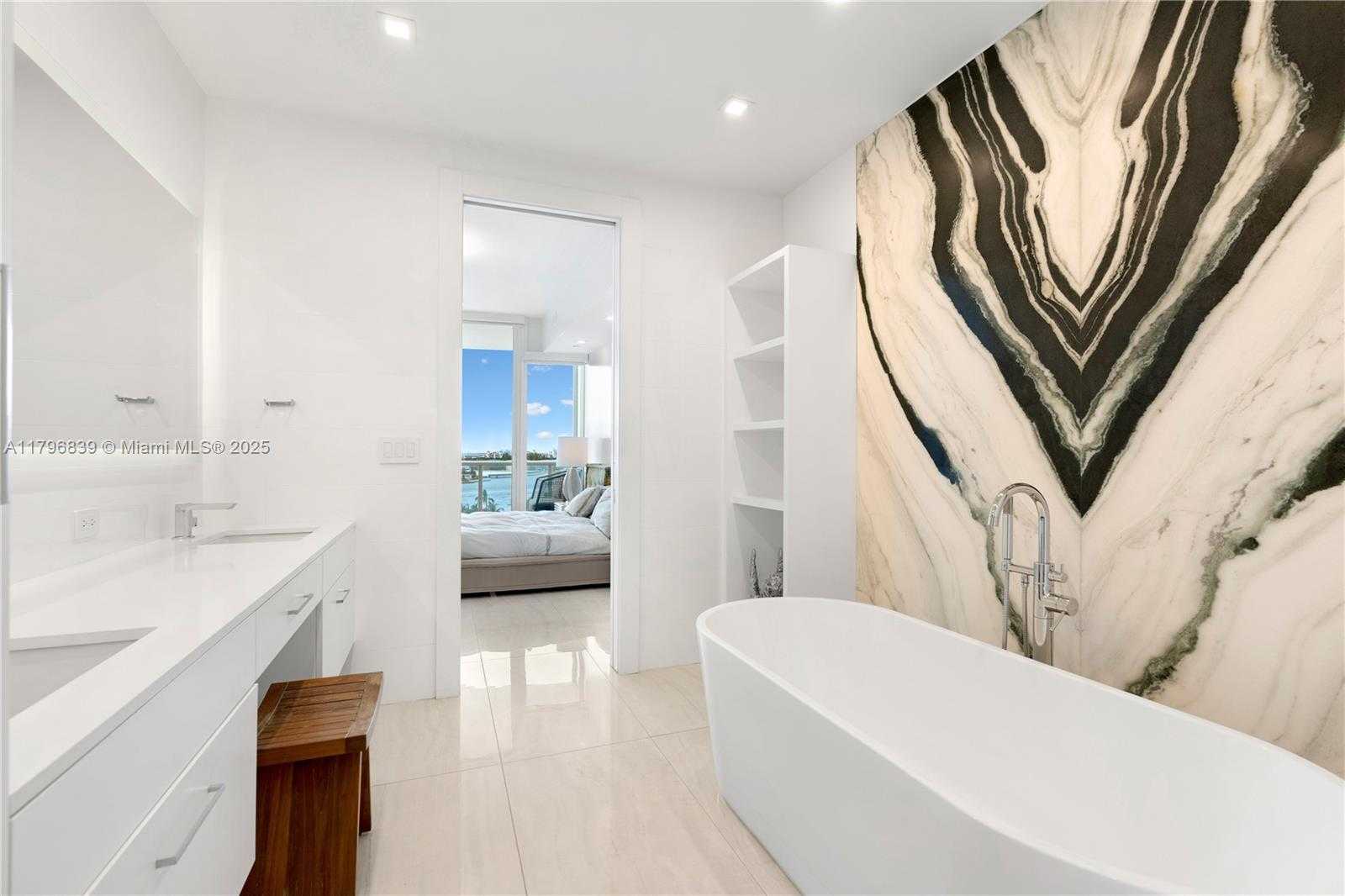 Small Image of 100 SOUTH POINTE DRIVE #903, Miami Beach Number 15