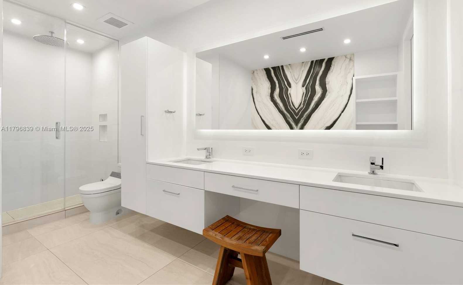 Small Image of 100 SOUTH POINTE DRIVE #903, Miami Beach Number 17