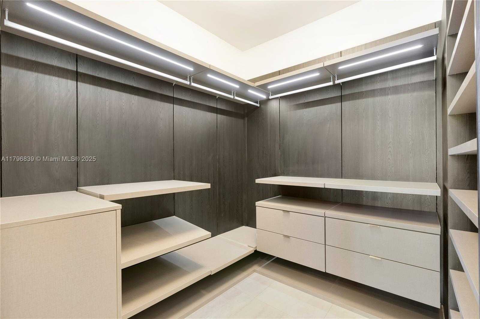 Small Image of 100 SOUTH POINTE DRIVE #903, Miami Beach Number 18