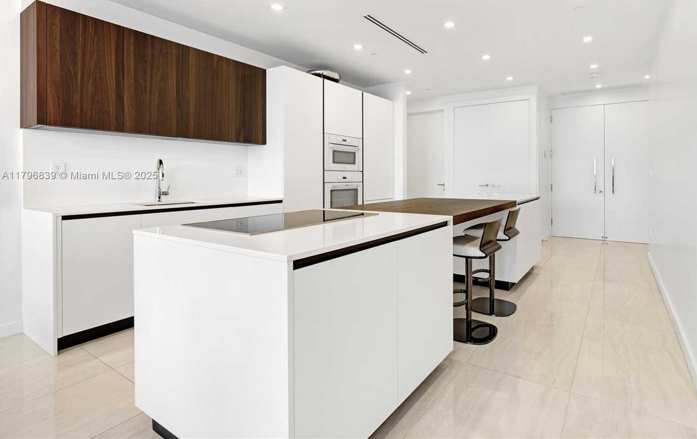 Small Image of 100 SOUTH POINTE DRIVE #903, Miami Beach Number 8