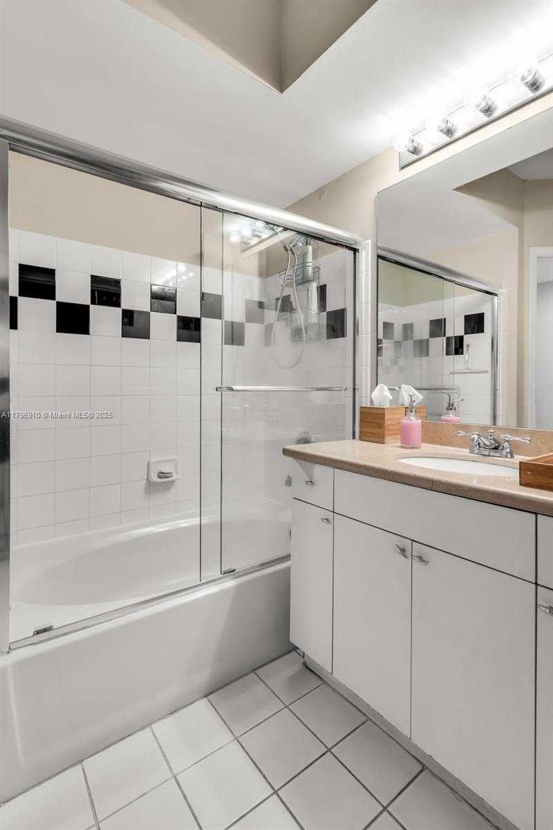 Small Image of 1330 WEST AVE #3003, Miami Beach Number 11