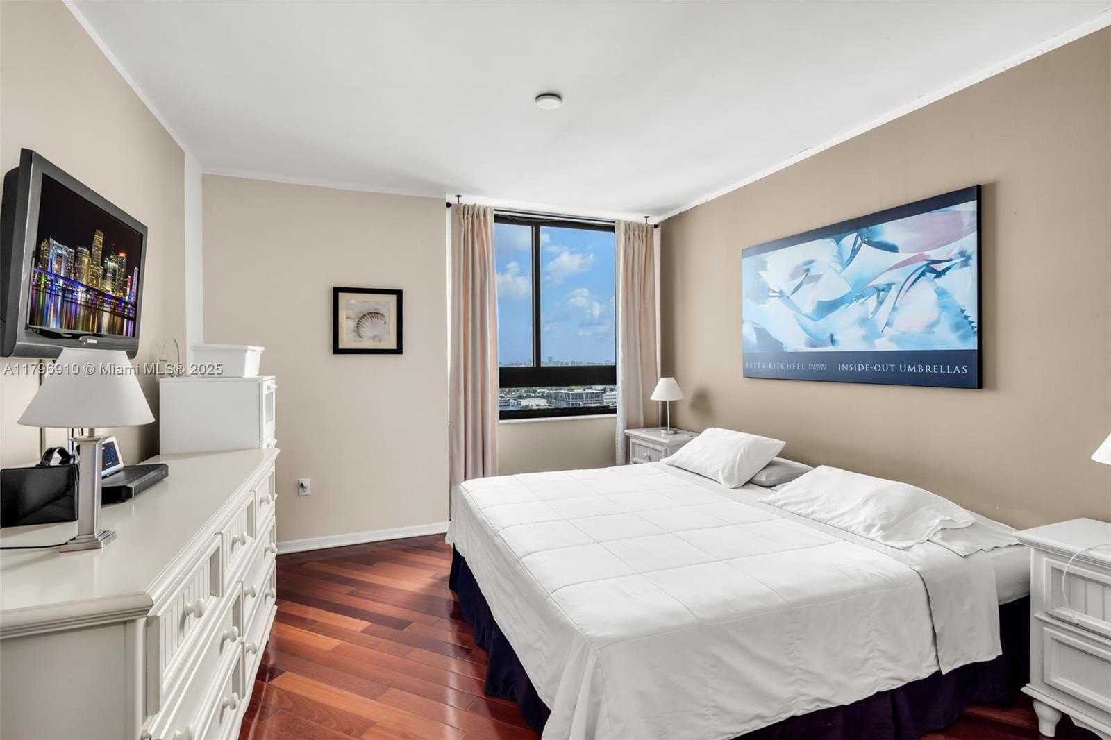 Small Image of 1330 WEST AVE #3003, Miami Beach Number 13