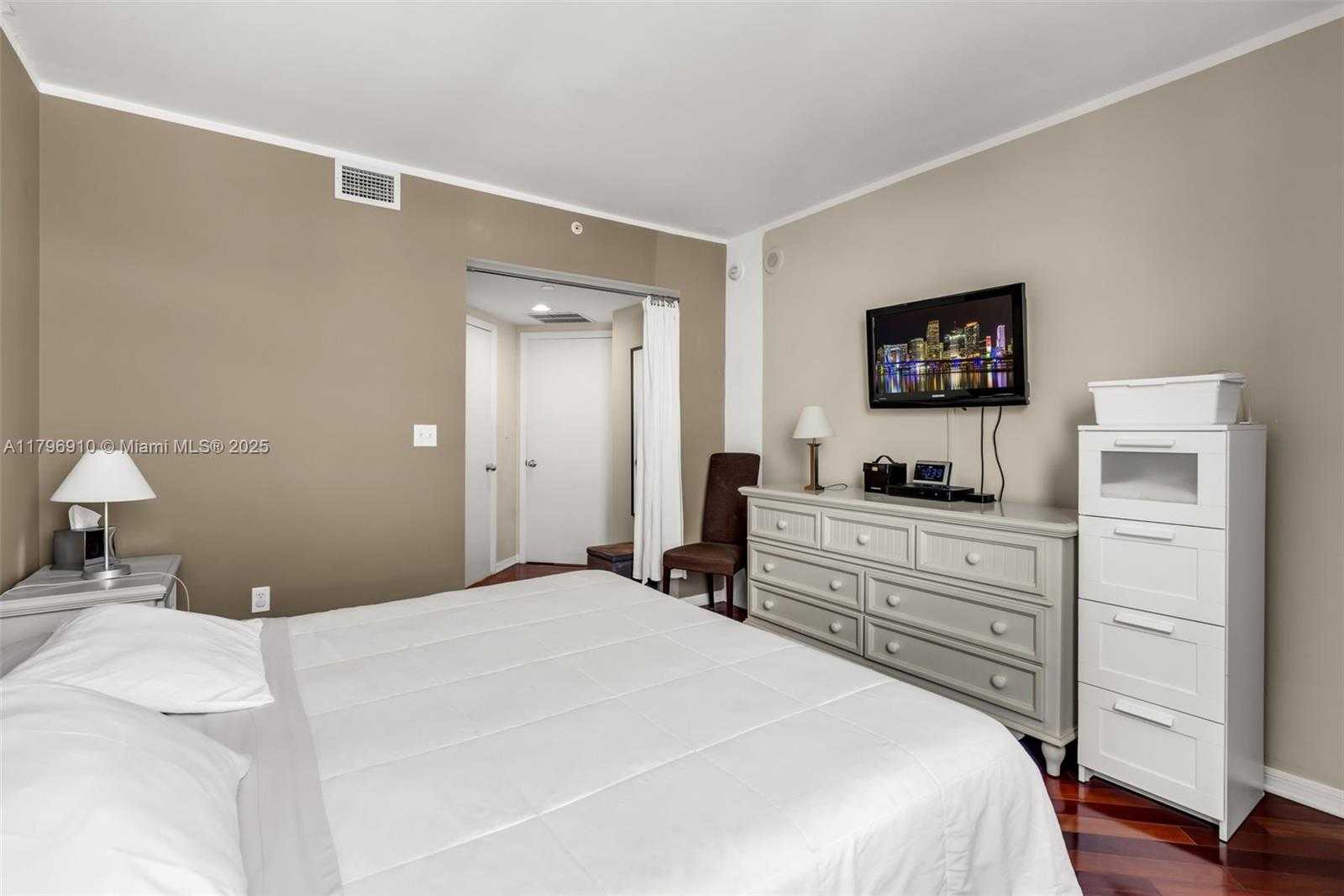 Small Image of 1330 WEST AVE #3003, Miami Beach Number 14