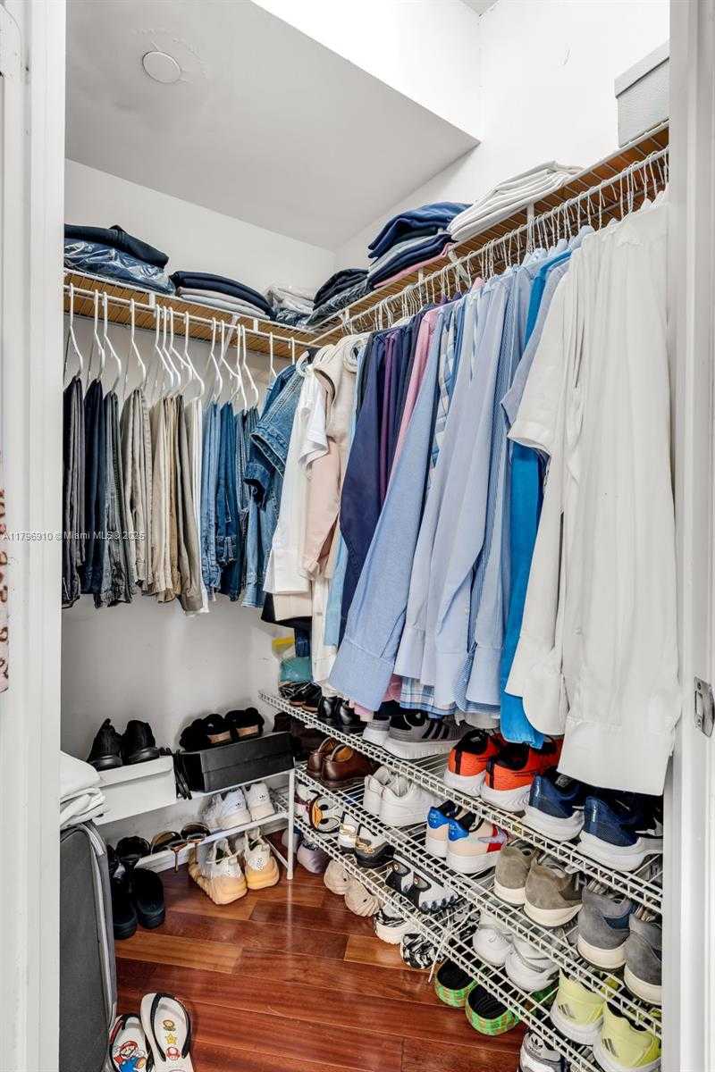 Small Image of 1330 WEST AVE #3003, Miami Beach Number 17