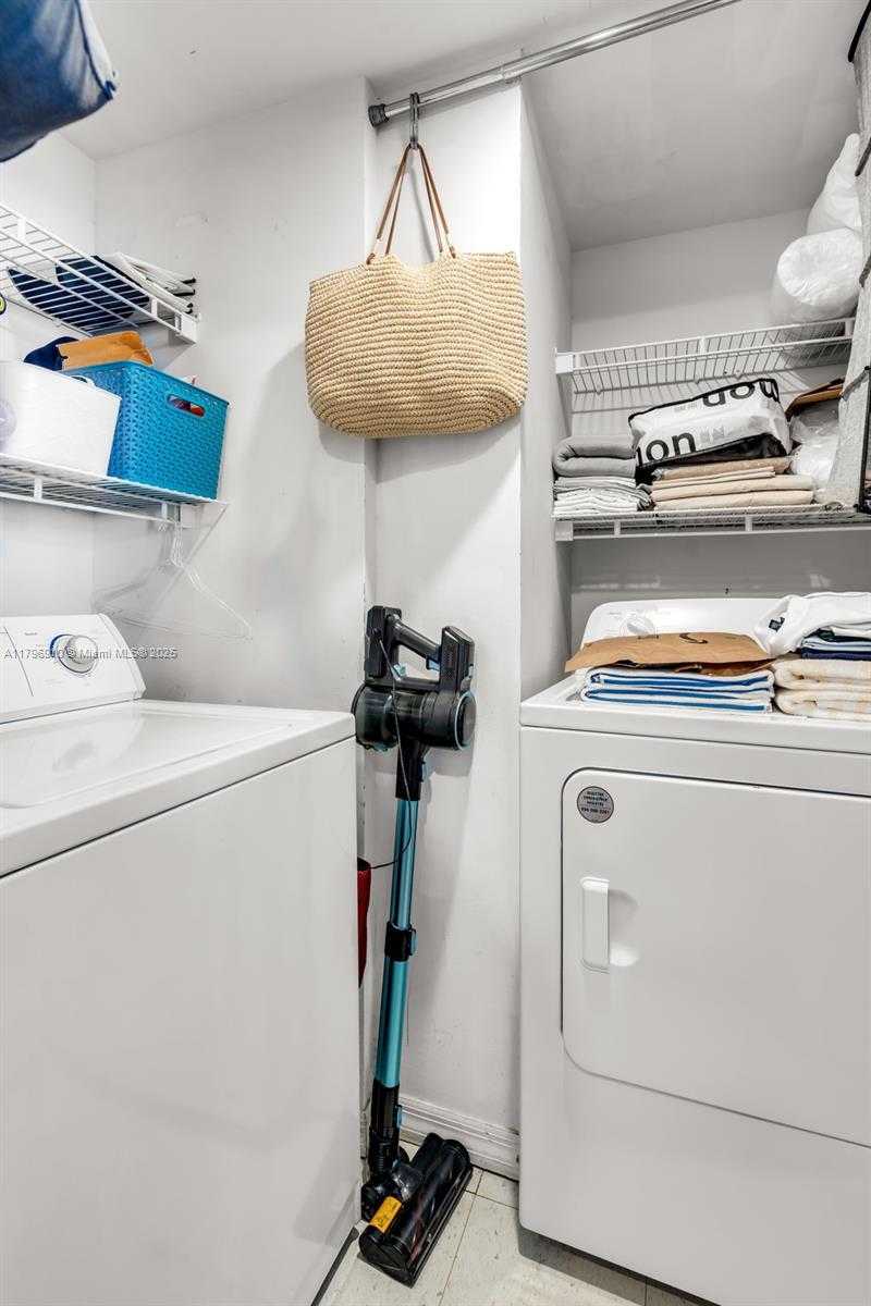 Small Image of 1330 WEST AVE #3003, Miami Beach Number 18