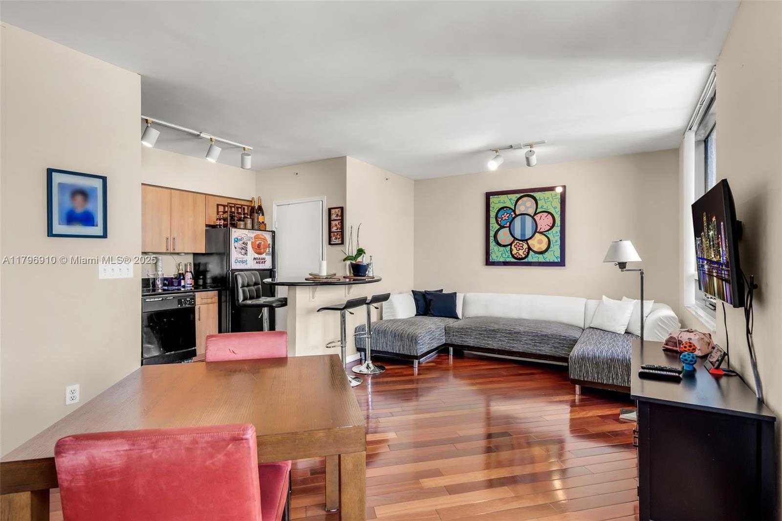 Small Image of 1330 WEST AVE #3003, Miami Beach Number 6