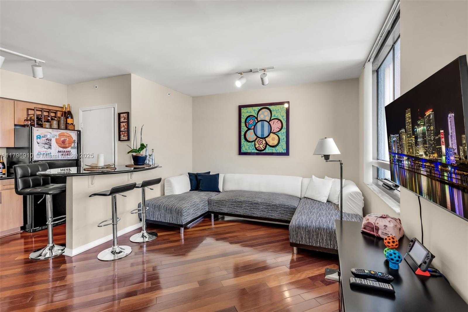 Small Image of 1330 WEST AVE #3003, Miami Beach Number 8