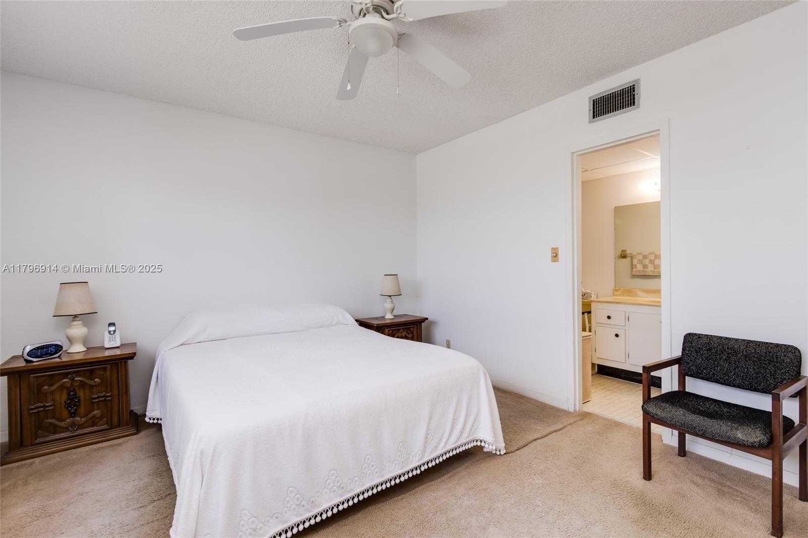 Small Image of 1005 COUNTRY CLUB DR #307, Margate Number 15