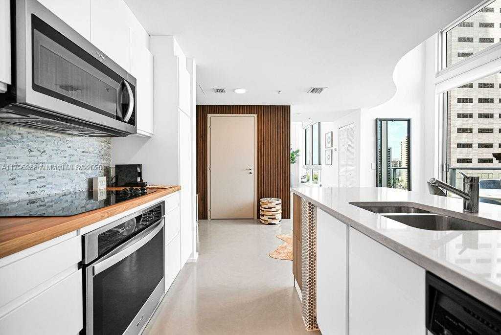 Small Image of 300 SOUTH BISCAYNE BLVD #L-1232, Miami Number 16