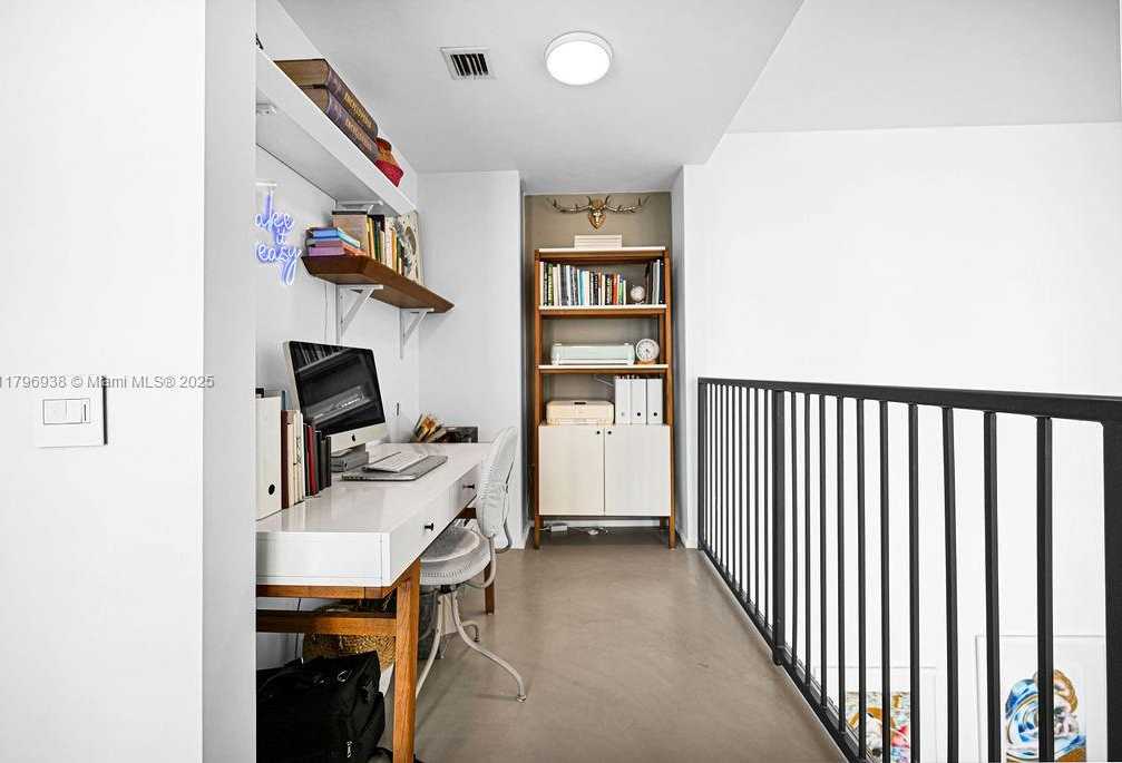 Small Image of 300 SOUTH BISCAYNE BLVD #L-1232, Miami Number 26