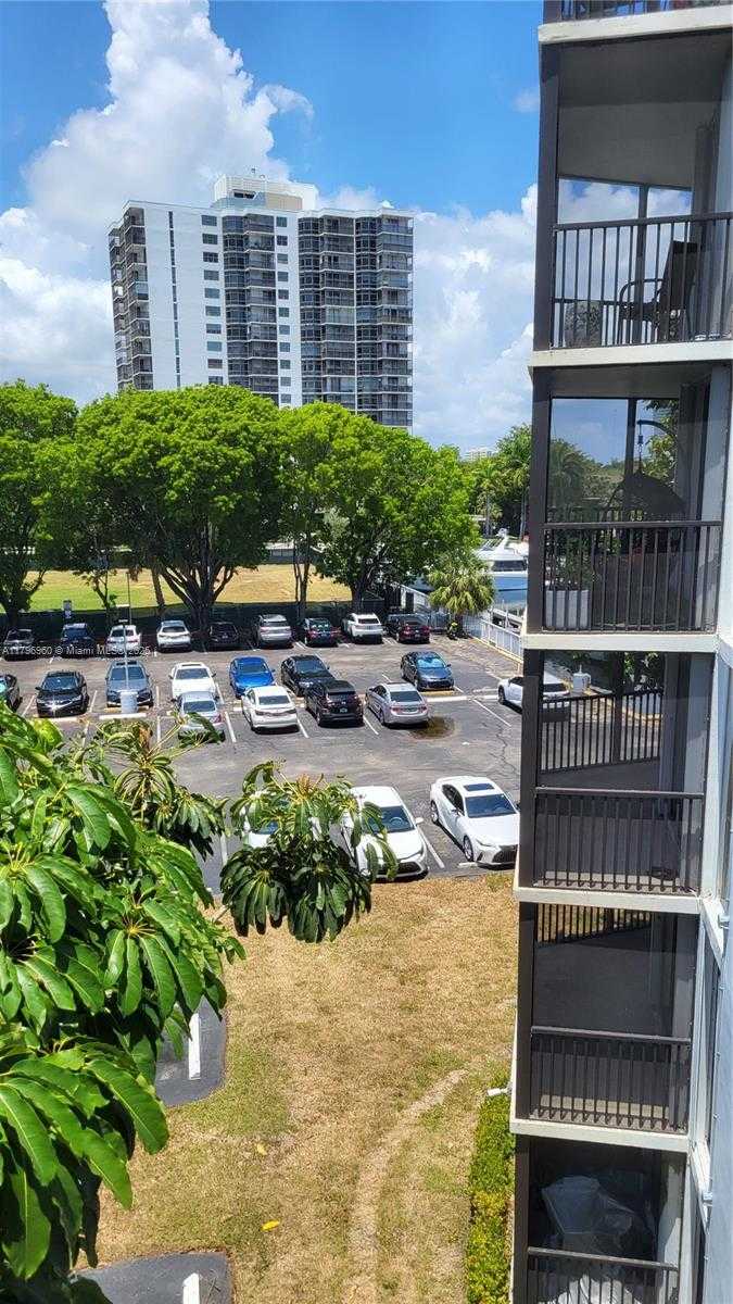 Small Image of 3401 NORTH COUNTRY CLUB DR #410, Aventura Number 19