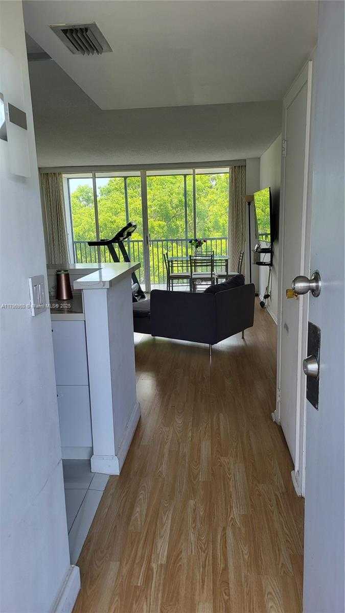Small Image of 3401 NORTH COUNTRY CLUB DR #410, Aventura Number 5