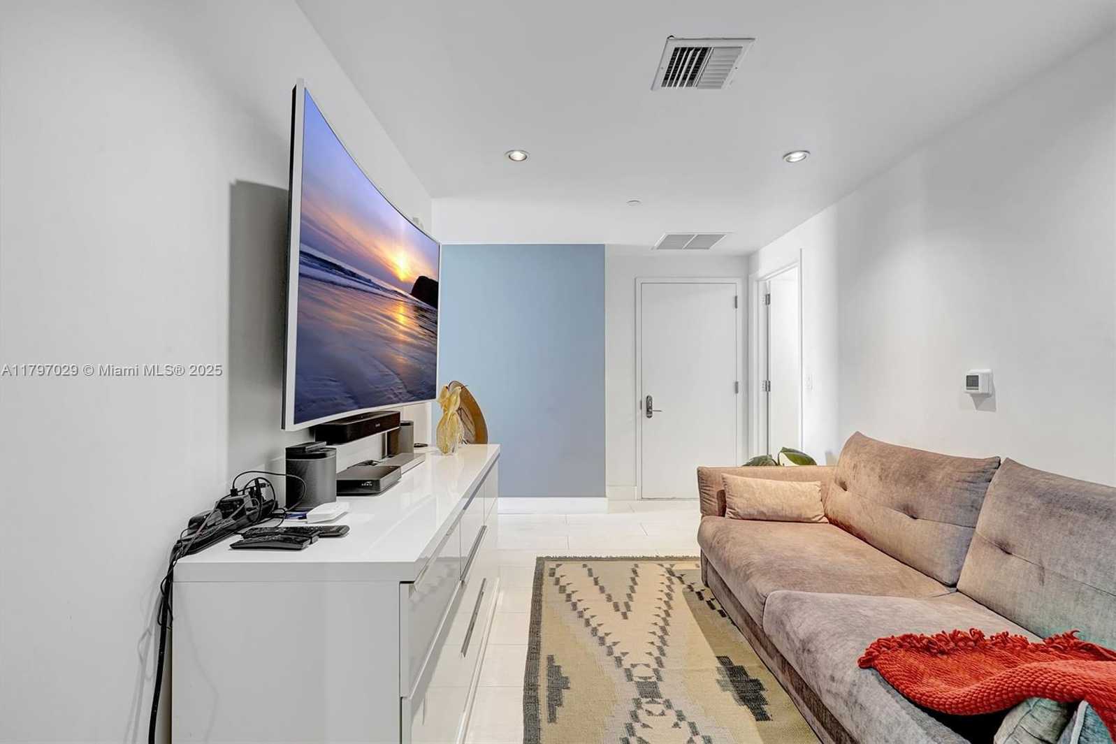 Small Image of 17121 COLLINS AVE #2307, Sunny Isles Beach Number 15