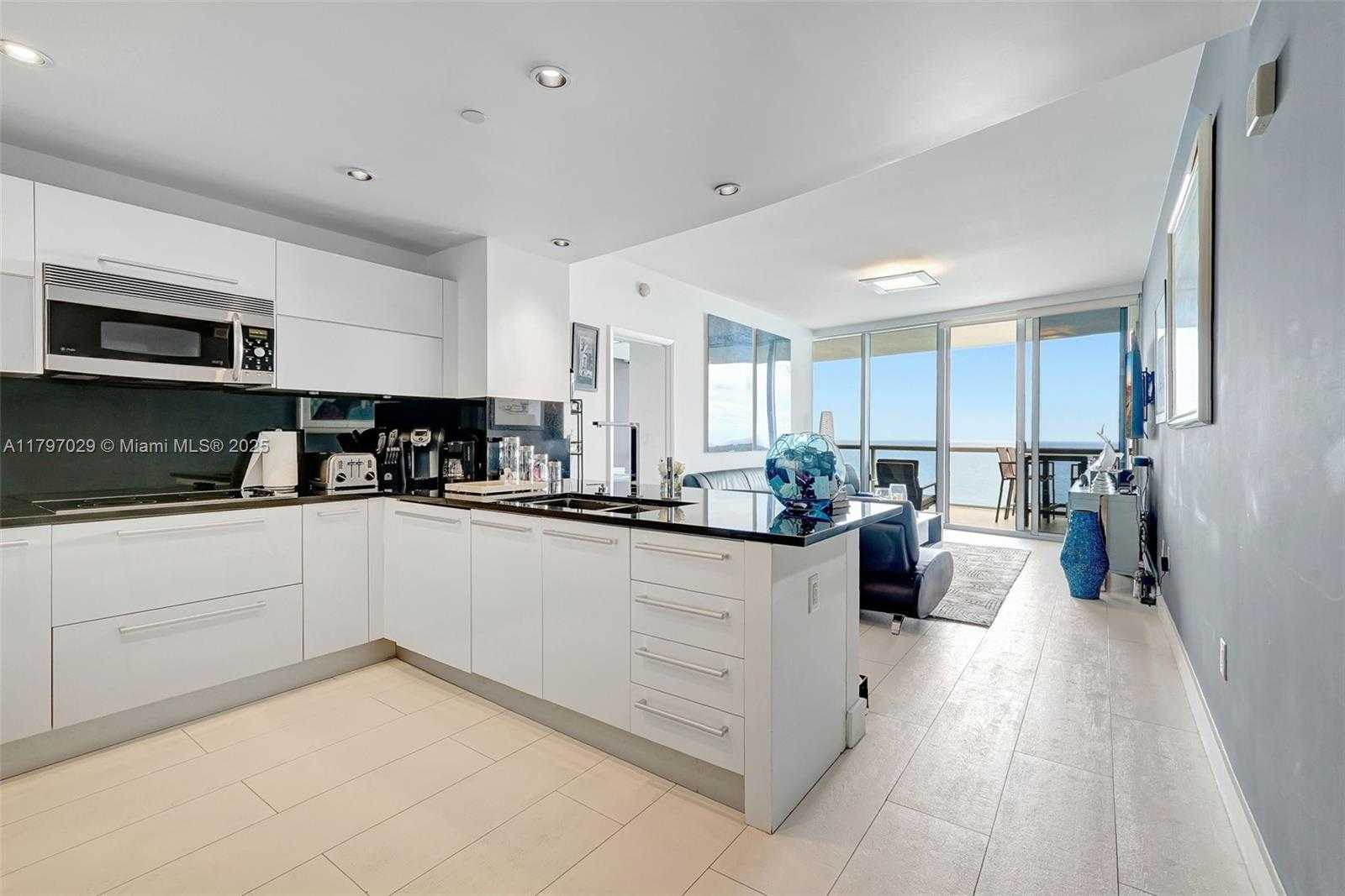 Small Image of 17121 COLLINS AVE #2307, Sunny Isles Beach Number 4