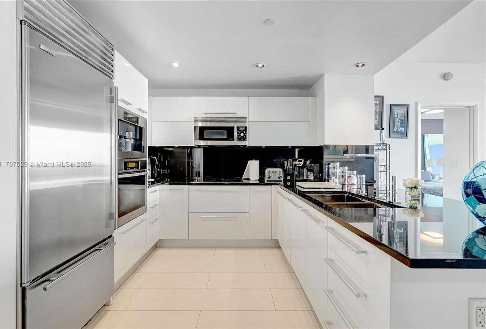 Small Image of 17121 COLLINS AVE #2307, Sunny Isles Beach Number 5
