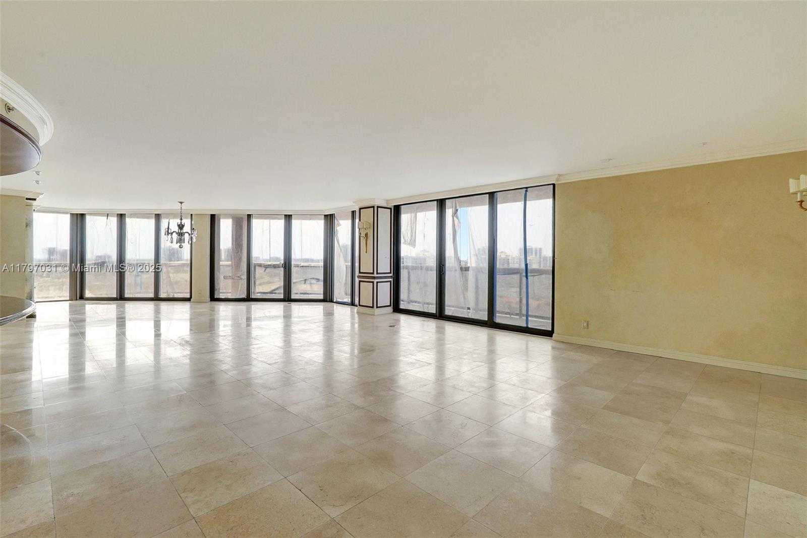 Small Image of 19667 TURNBERRY WAY #16GR, Aventura Number 11