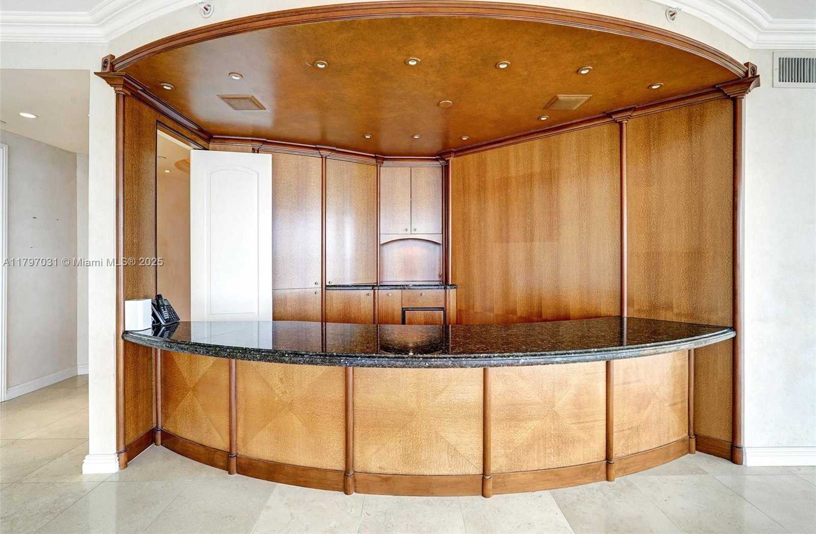 Small Image of 19667 TURNBERRY WAY #16GR, Aventura Number 17