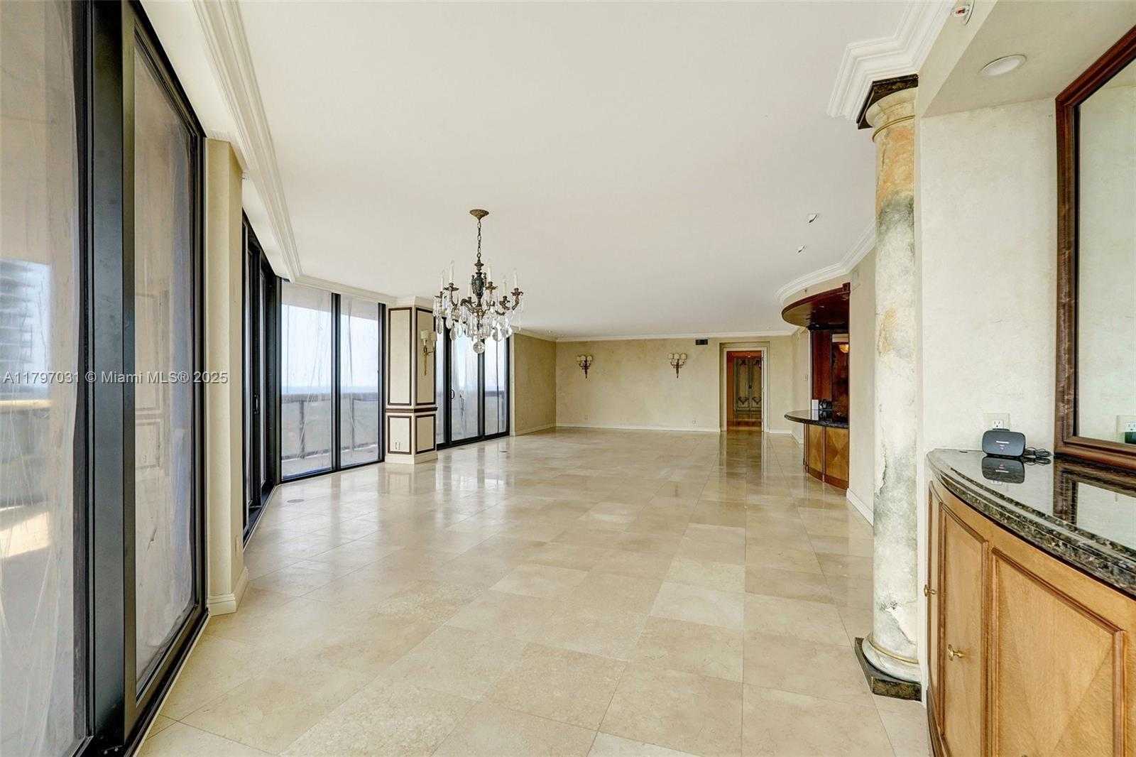 Small Image of 19667 TURNBERRY WAY #16GR, Aventura Number 18