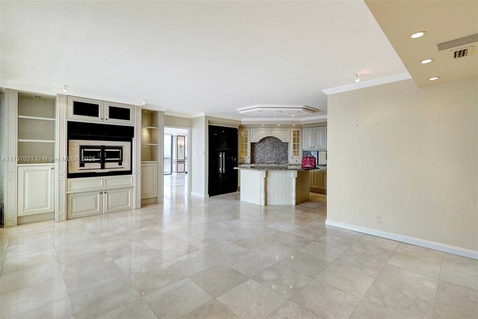 Small Image of 19667 TURNBERRY WAY #16GR, Aventura Number 25