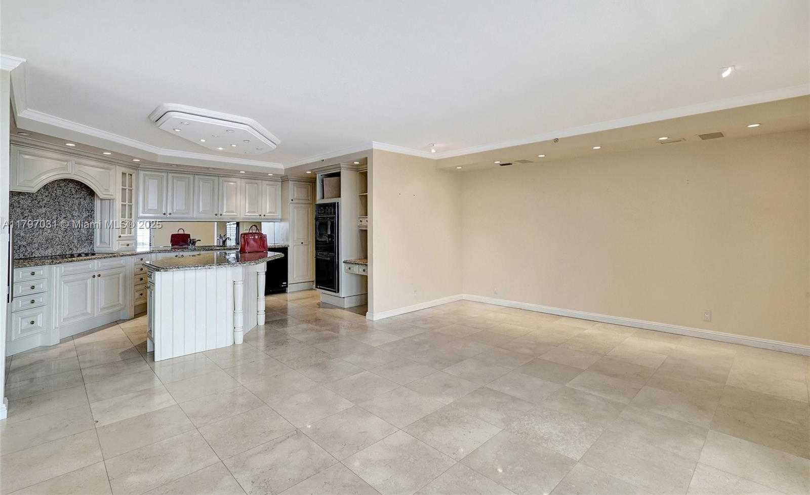 Small Image of 19667 TURNBERRY WAY #16GR, Aventura Number 26