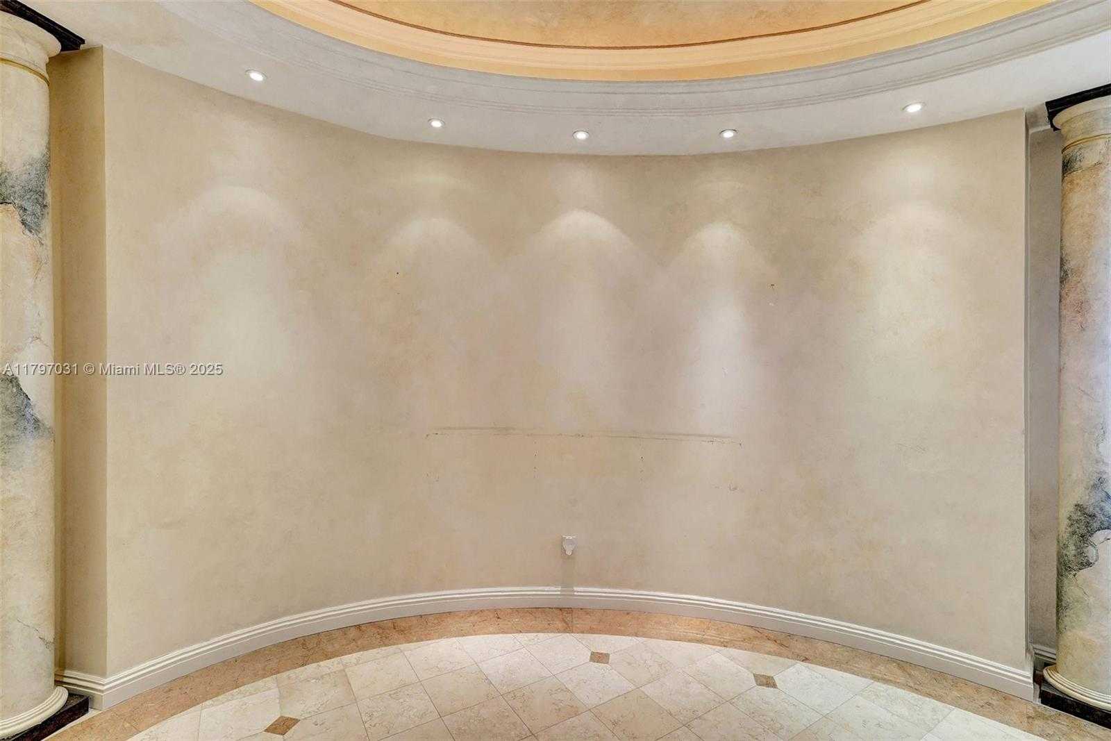 Small Image of 19667 TURNBERRY WAY #16GR, Aventura Number 28