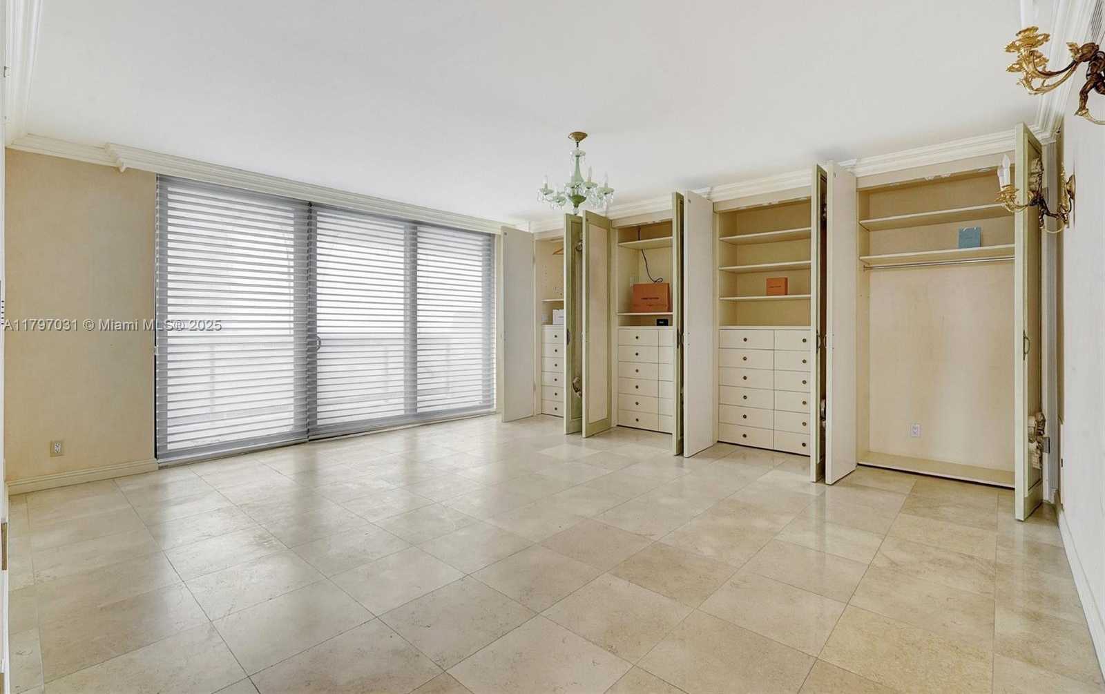 Small Image of 19667 TURNBERRY WAY #16GR, Aventura Number 33