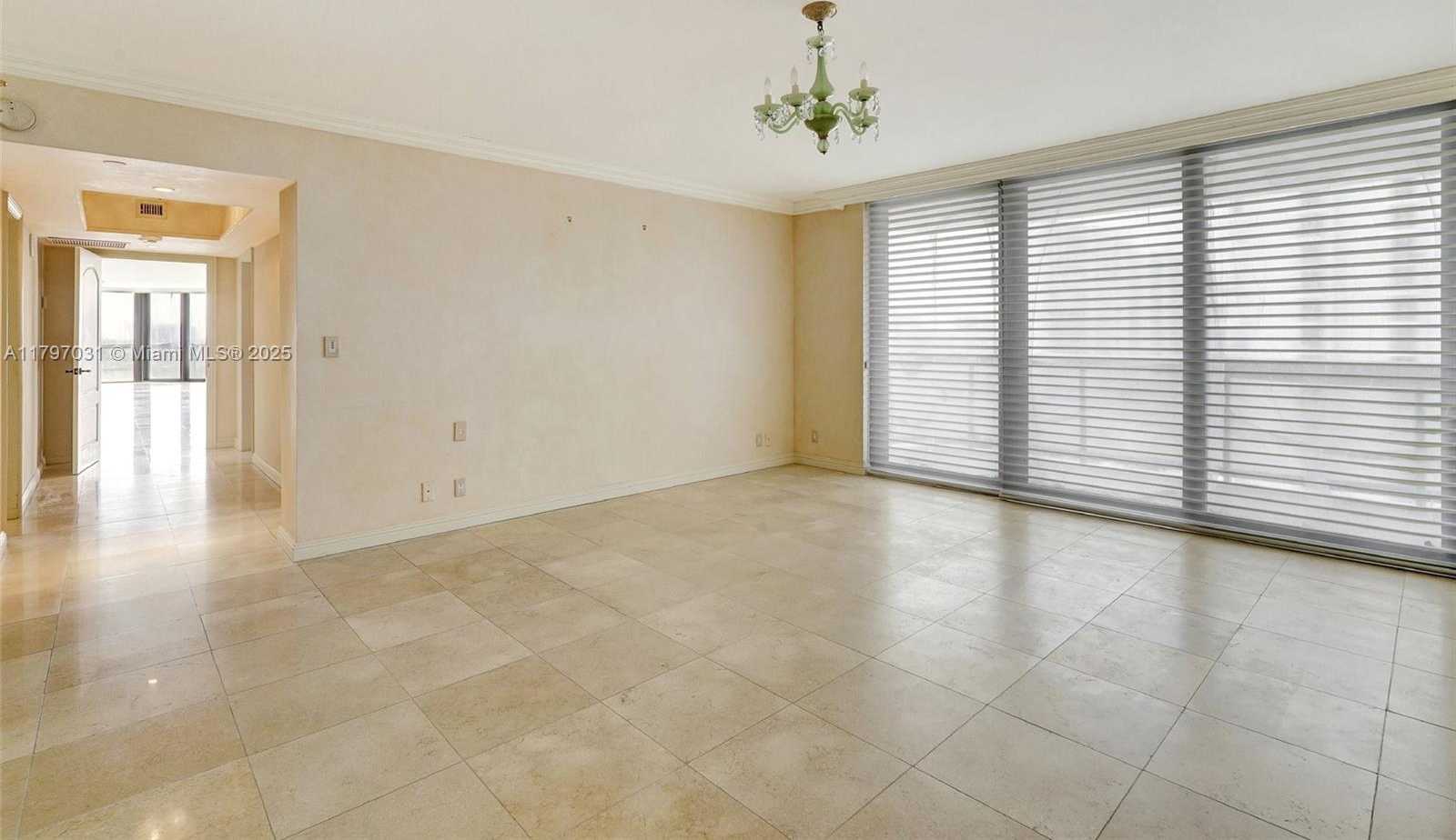 Small Image of 19667 TURNBERRY WAY #16GR, Aventura Number 35