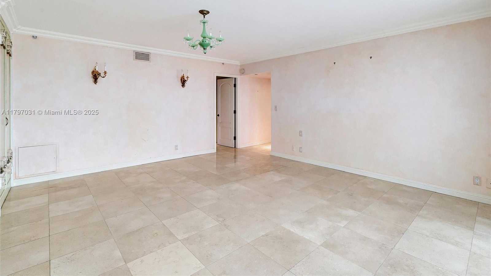 Small Image of 19667 TURNBERRY WAY #16GR, Aventura Number 36