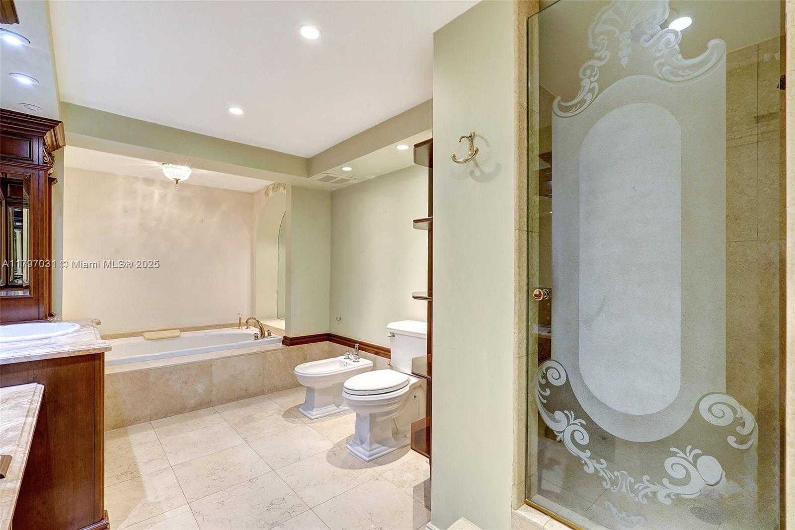 Small Image of 19667 TURNBERRY WAY #16GR, Aventura Number 40