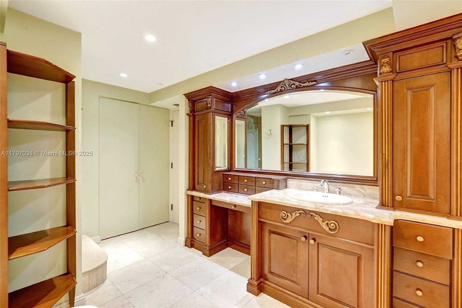Small Image of 19667 TURNBERRY WAY #16GR, Aventura Number 42