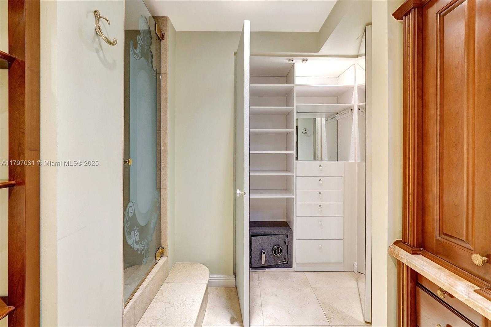Small Image of 19667 TURNBERRY WAY #16GR, Aventura Number 43