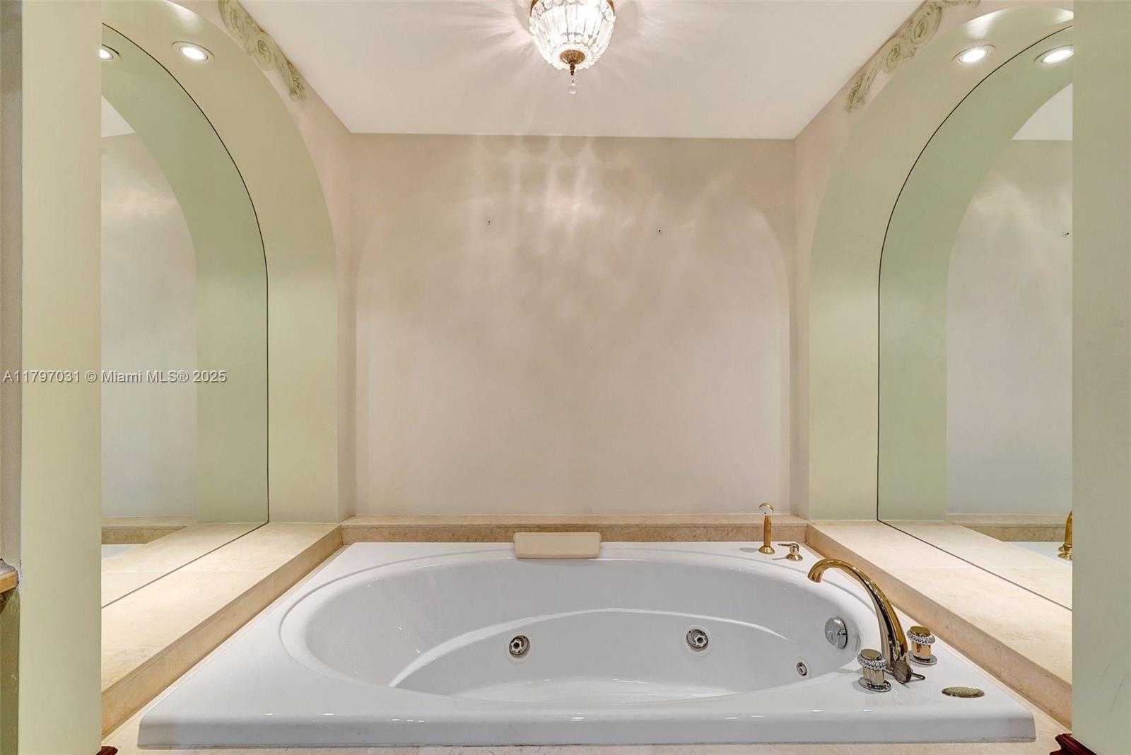 Small Image of 19667 TURNBERRY WAY #16GR, Aventura Number 44