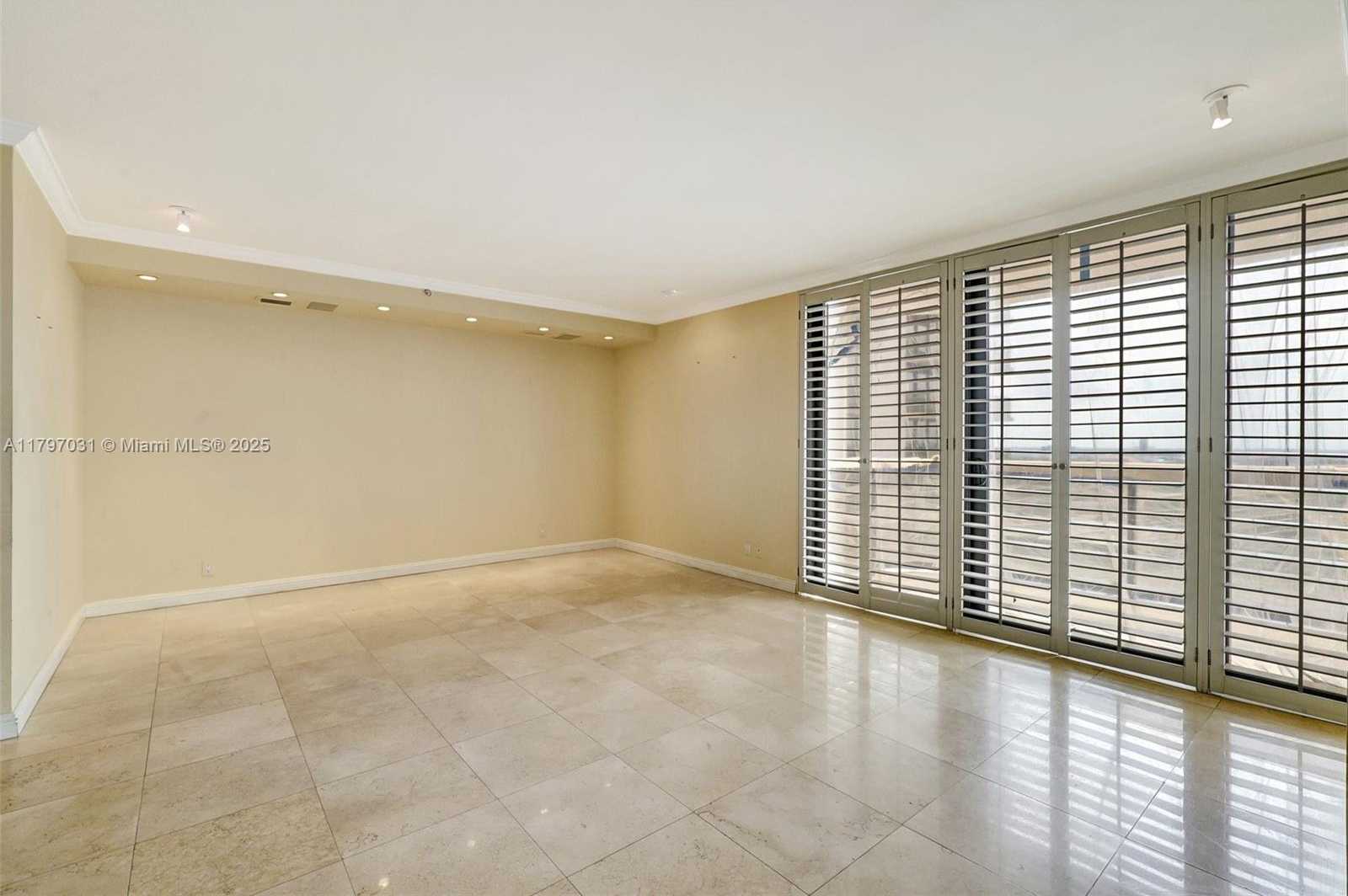 Small Image of 19667 TURNBERRY WAY #16GR, Aventura Number 45