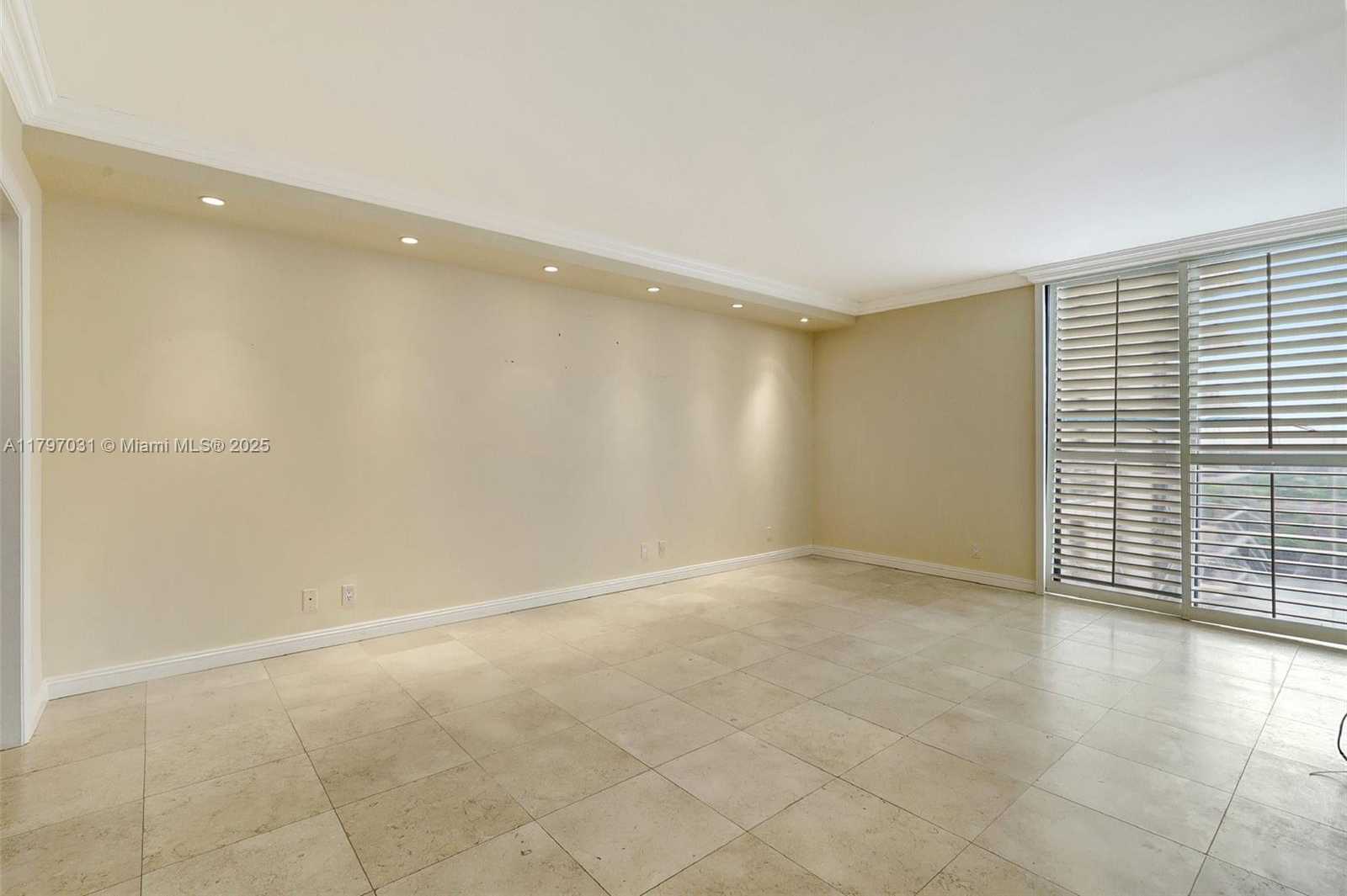 Small Image of 19667 TURNBERRY WAY #16GR, Aventura Number 46