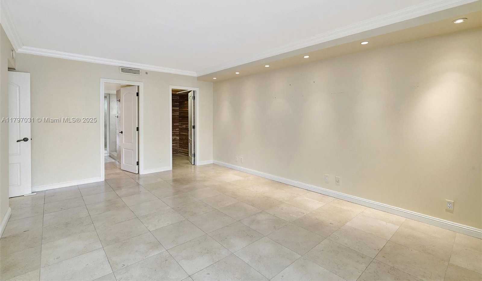 Small Image of 19667 TURNBERRY WAY #16GR, Aventura Number 48