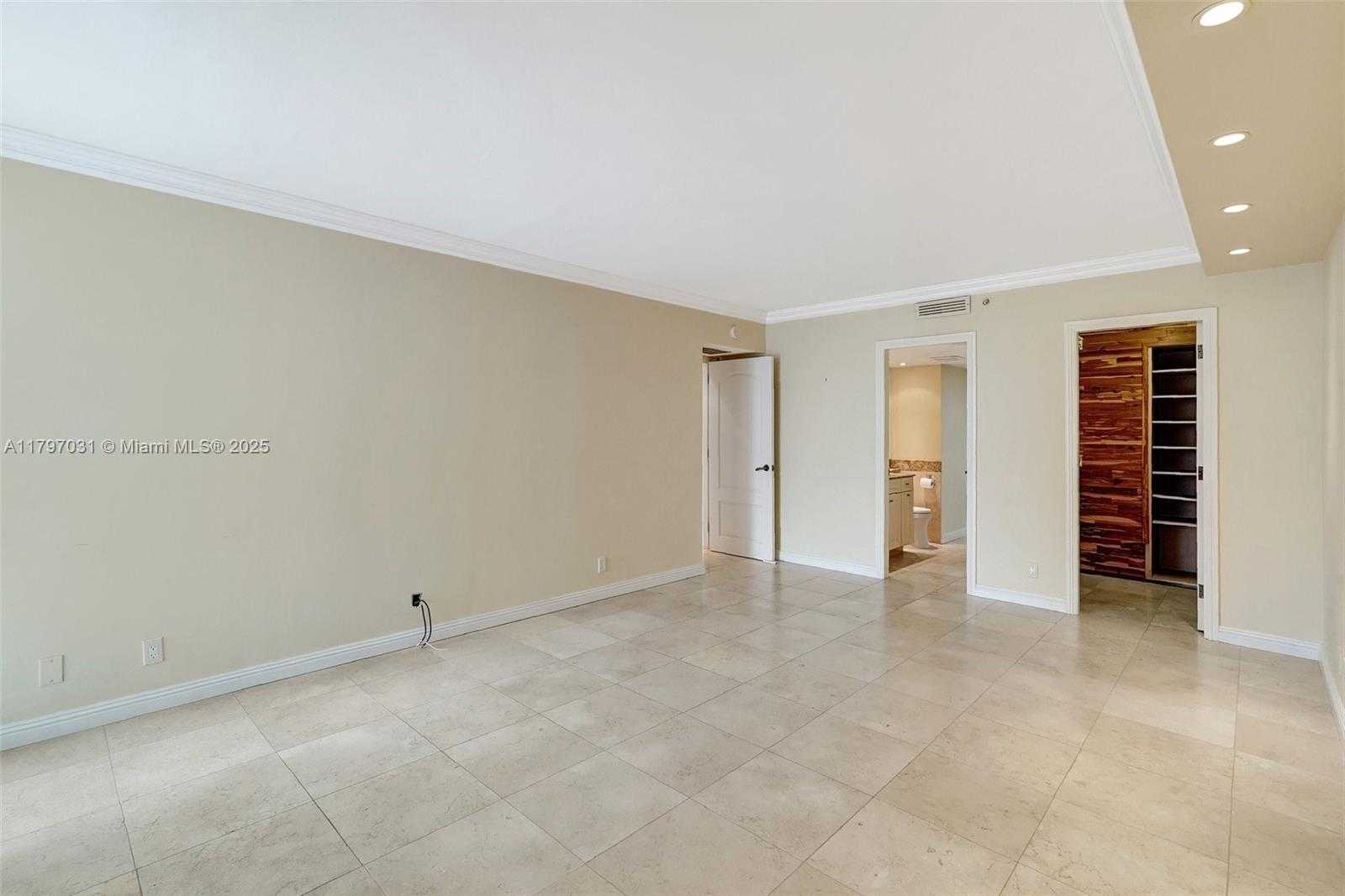 Small Image of 19667 TURNBERRY WAY #16GR, Aventura Number 49