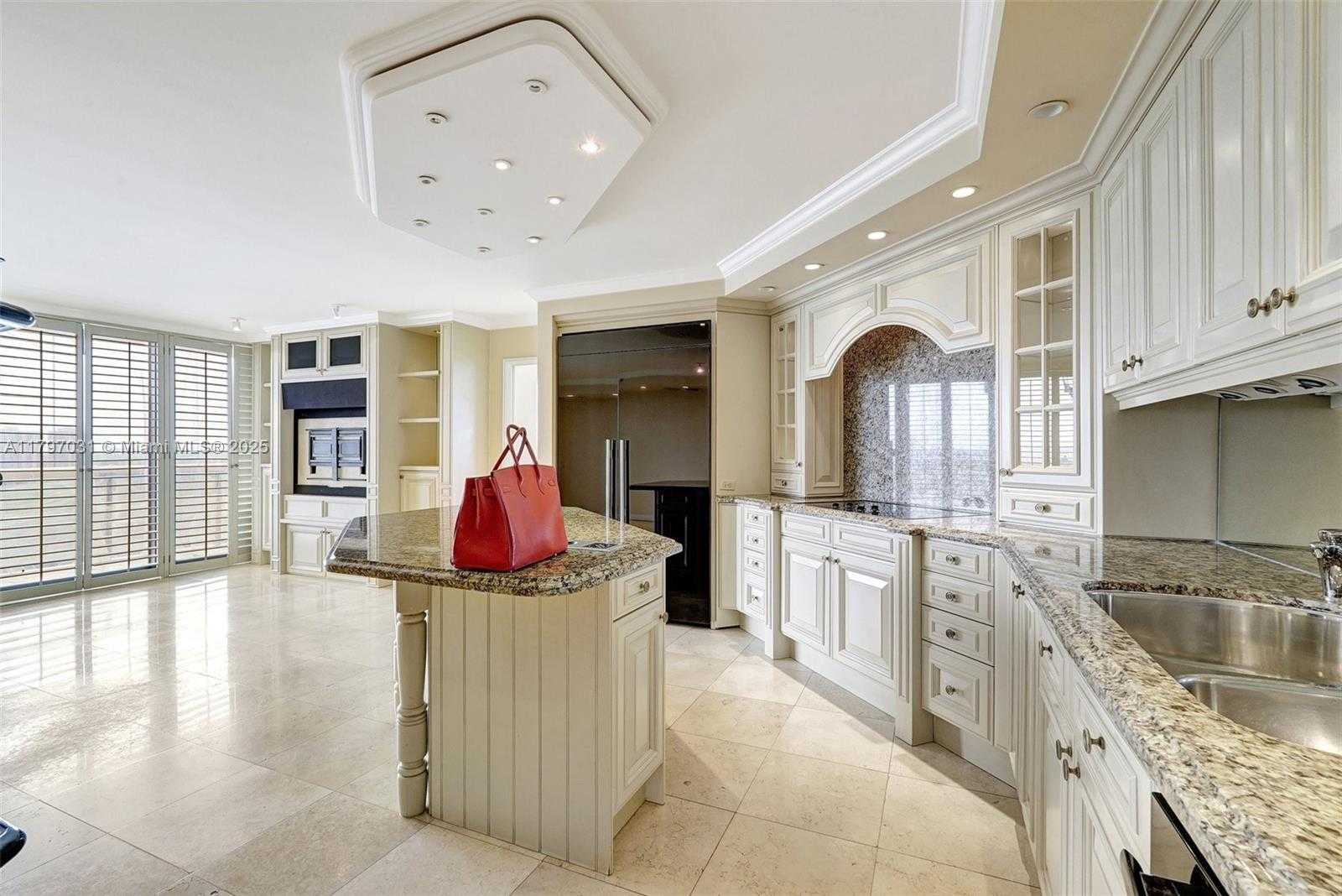Small Image of 19667 TURNBERRY WAY #16GR, Aventura Number 5
