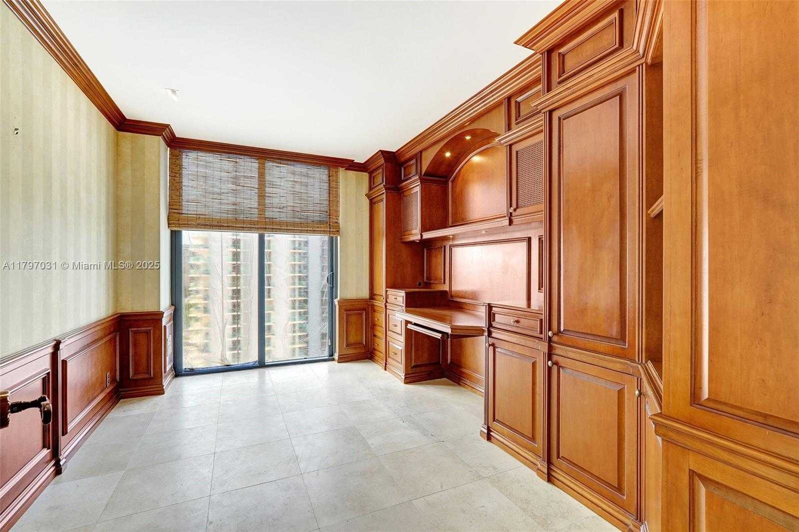 Small Image of 19667 TURNBERRY WAY #16GR, Aventura Number 52