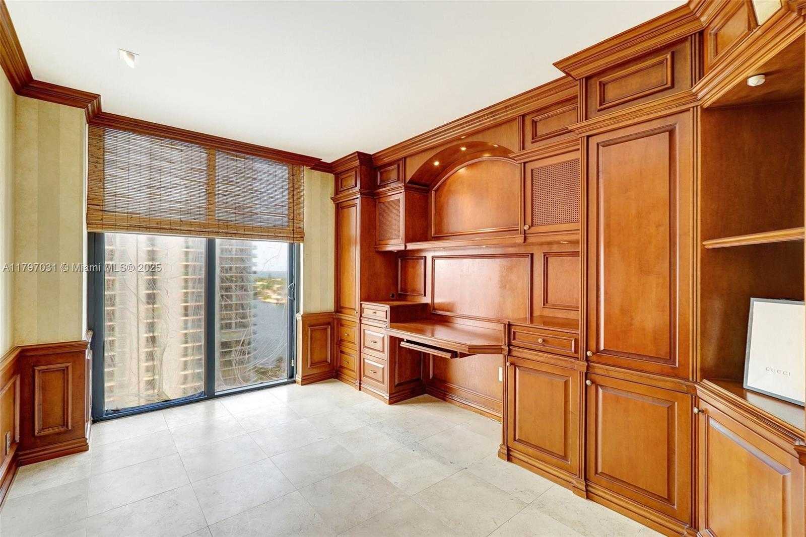 Small Image of 19667 TURNBERRY WAY #16GR, Aventura Number 53