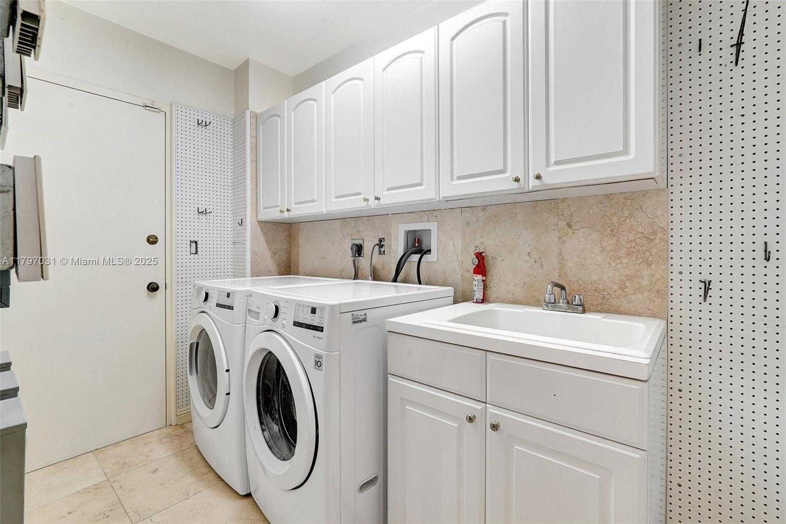 Small Image of 19667 TURNBERRY WAY #16GR, Aventura Number 67