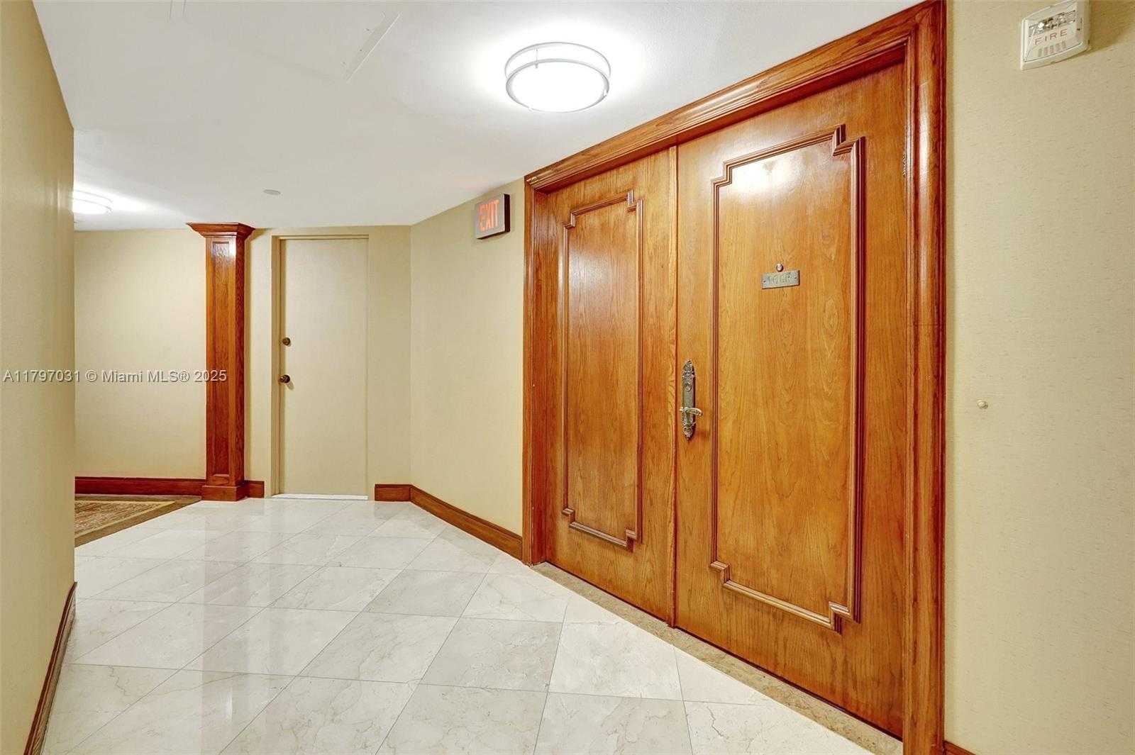 Small Image of 19667 TURNBERRY WAY #16GR, Aventura Number 68