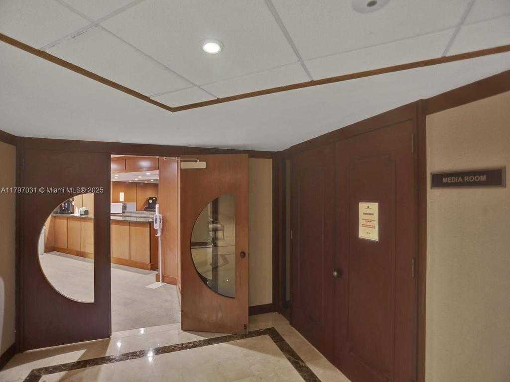 Small Image of 19667 TURNBERRY WAY #16GR, Aventura Number 83