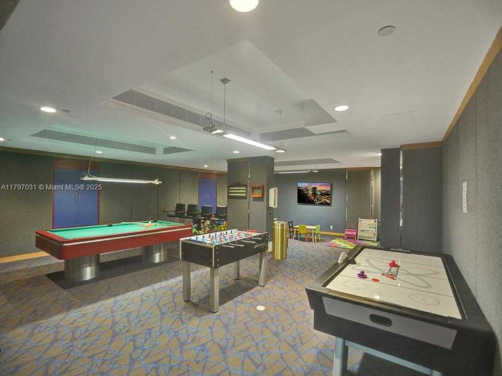 Small Image of 19667 TURNBERRY WAY #16GR, Aventura Number 87
